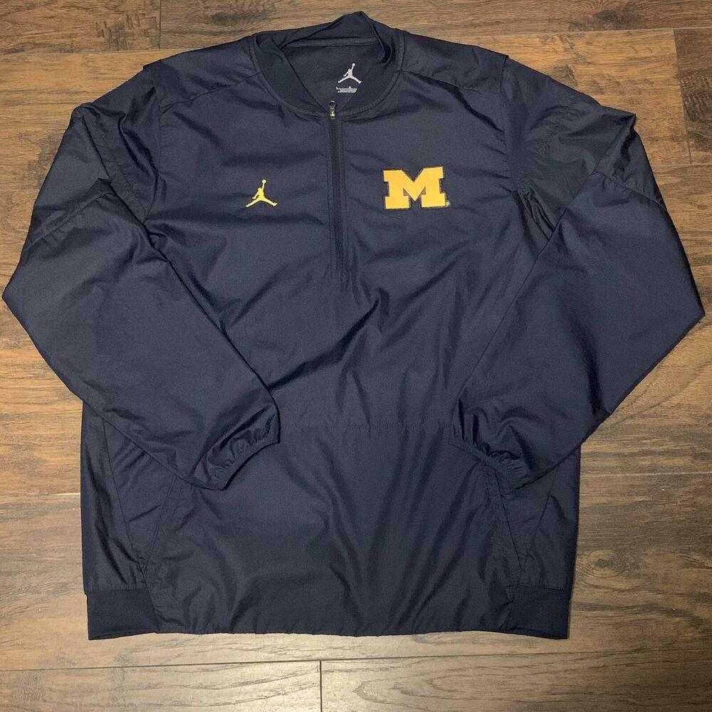 nike lockdown half zip jacket