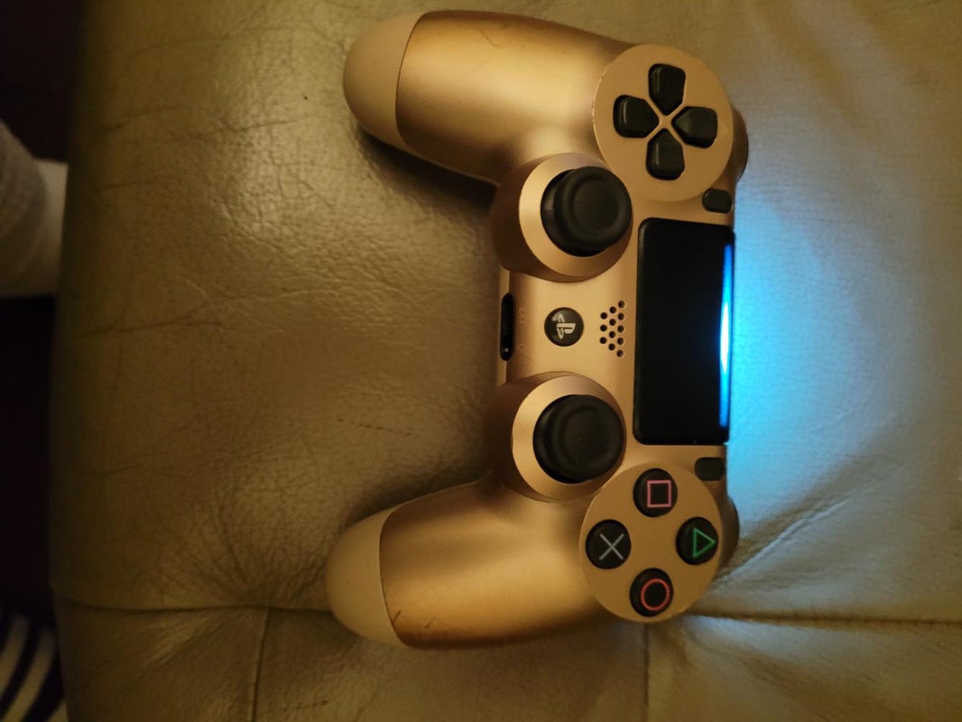 Gentley Used PS4 Remotes Gold And 2 Black. READ DISCRIPTION!