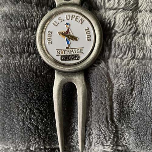 Divot Tool With Hat Clip W/Ball Marker