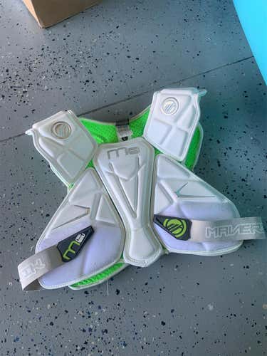 Lacrosse Large Maverik M4 Shoulder Pads