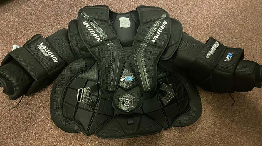 Used Senior Large Vaughn Velocity V9 Pro Carbon Goalie Chest Protector
