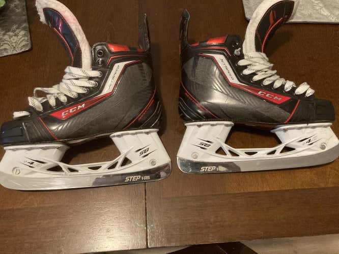 Senior CCM JetSpeed Hockey Skates Size 7.5
