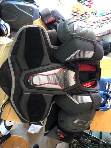 Junior Large CCM JetSpeed FT390  Shoulder Pads
