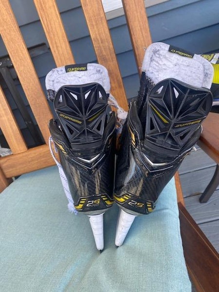 Used Senior Bauer Supreme 2S Pro Hockey Skates Regular Width Size 7
