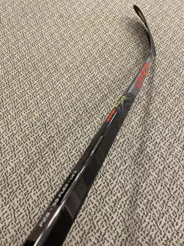 Intermediate Right Handed Vapor FlyLite P28 55 Flex Hockey Stick