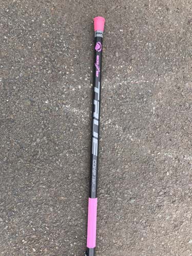 TRUE COMP SF 4.0, 6 Flex Driver Lacrosse Shaft with Gecko Grip - Black