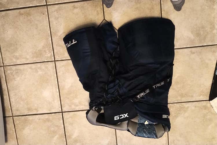 Blue Used Senior Medium True Xc9 Hockey Pants