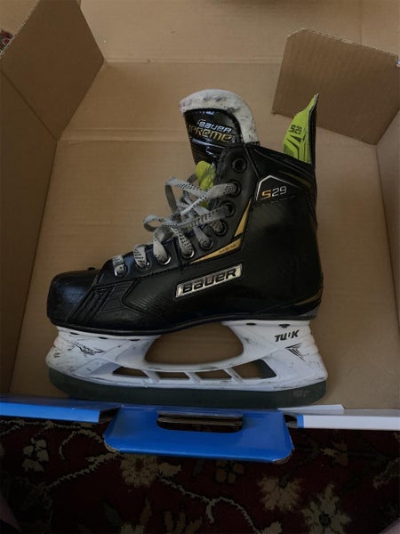 Junior Bauer Supreme S29 Regular Width Size 3.5 Hockey Skates