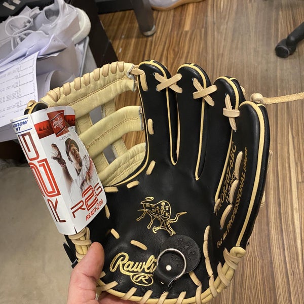 Black Adult Right Hand Throw Heart of the Hide 12.25" Baseball Glove