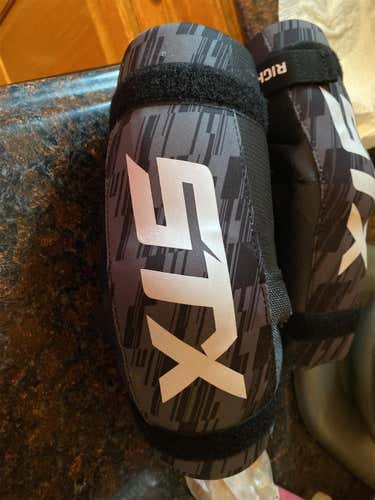 Used Youth STX Stallion Arm Pads