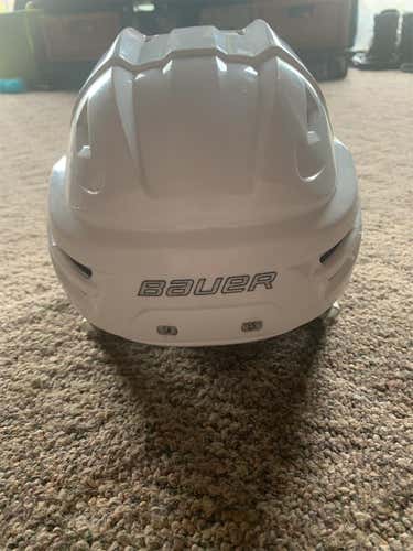 White Used Medium Bauer Re-Akt  Helmet