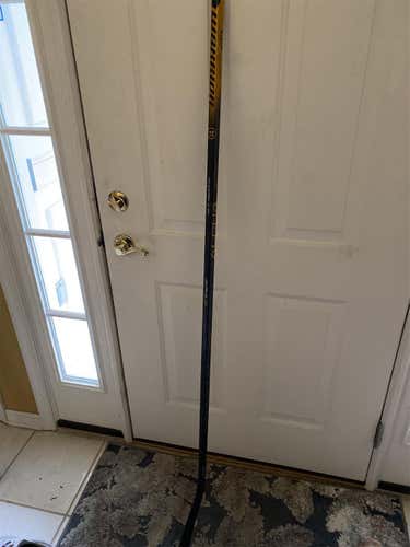 Senior Right Handed Alpha DX Mid Pattern  Hockey Stick