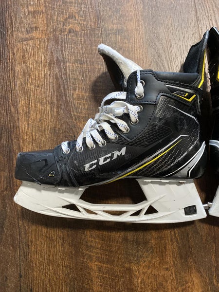 Used Senior CCM Super Tacks AS1 Hockey Skates Regular Width Pro Stock Size 9.5