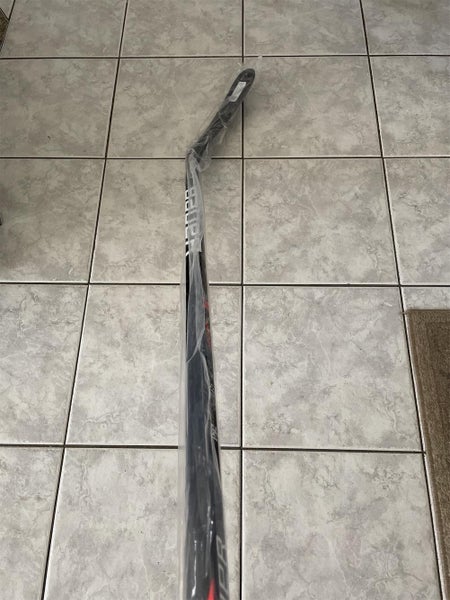 Senior Right Handed Vapor FlyLite Mid Pattern Pro Stock Hockey Stick