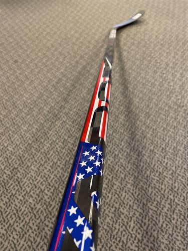 Senior Right Handed Vapor FlyLite P28 87 Flex USA Hockey Stick