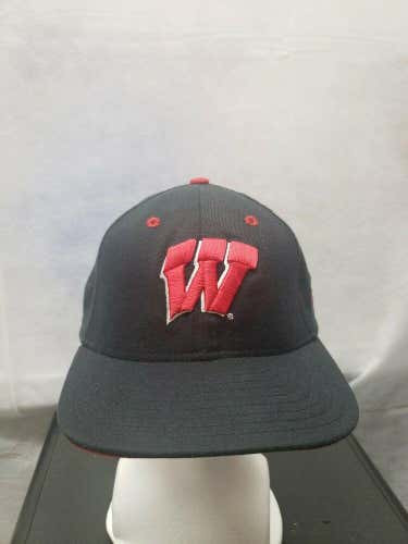 Vintage Rare Wisconsin Badgers New Era Tyro.001 Fitted Hat 7 NCAA