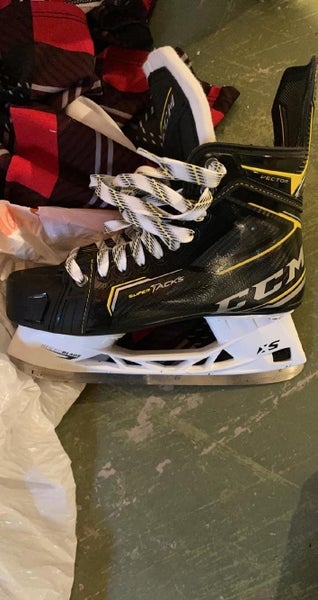 Used Senior CCM Tacks Vector Pro Hockey Skates Regular Width Size 8.5