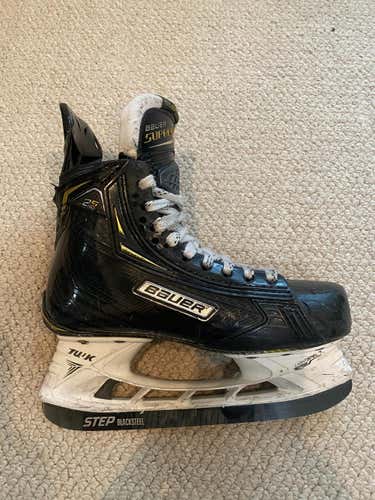 Used Junior Bauer Supreme 2S Pro Hockey Skates Regular Width Size 4