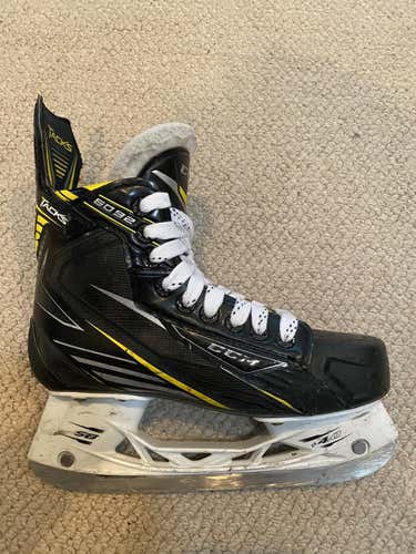 Used Junior CCM Tacks 6092 Hockey Skates Regular Width Size 4