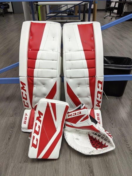 CCM Revolution 597 34+2 pads w/ P2.5 gloves