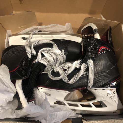 Senior Bauer Vapor X700 Regular Width  Size 8.5 Hockey Skates