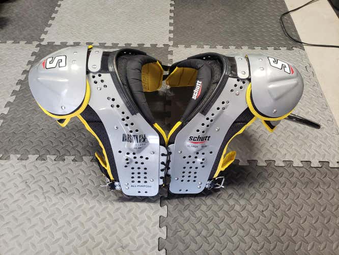 Used Extra Large Schutt Varsity Flex 2.0 Shoulder Pads