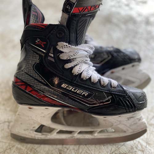 Junior Bauer Vapor 2X Size 4 Hockey Skates