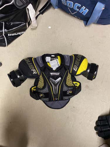 Senior Small Bauer Supreme 1S Shoulder Pads