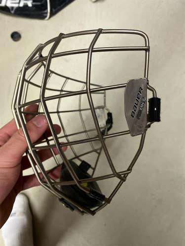 New Medium Bauer Re-Akt Helmet