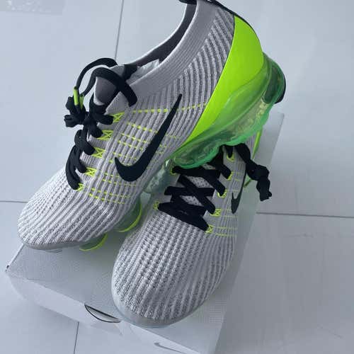 New Nike Air Vapormax Flyknit  Men's Size 11.5 (Women's 12.5) Nike Shoes