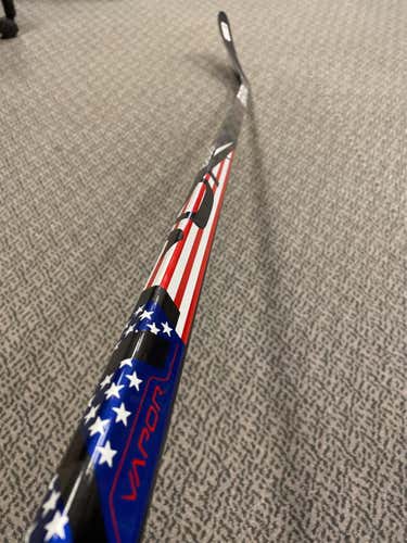 Senior Left Hand Vapor FlyLite P28 77 Flex Hockey Stick