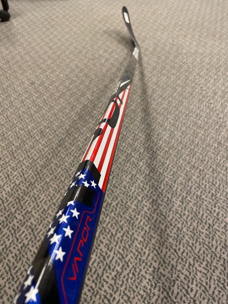 Senior Left Hand Vapor FlyLite P28 77 Flex Hockey Stick
