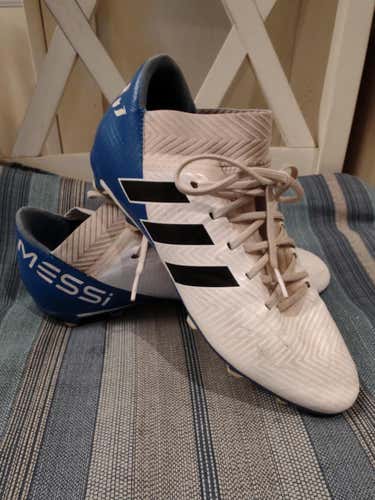 White Used Men's Size 5.5 (Women's 6.5) Adidas Cleats