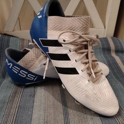 White Used Men's Size 5.5 (Women's 6.5) Adidas Cleats