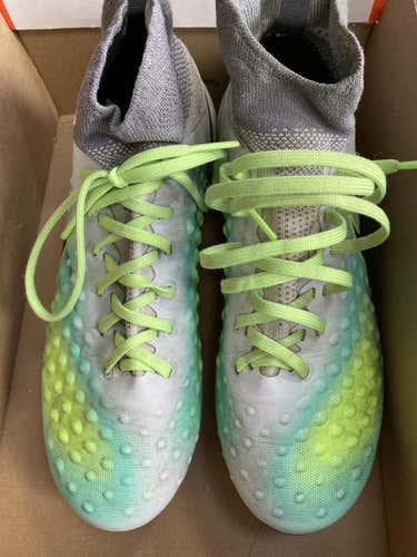 White Used Unisex Size 5.0 (Women's 6.0) Molded Cleats Nike Magista Obra II Cleats