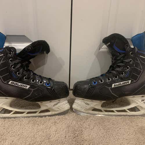 Junior Bauer Nexus N7000 Regular Width Size 4.5 Hockey Skates