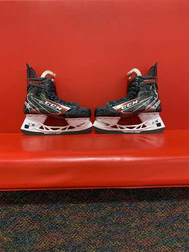 Senior CCM JetSpeed FT2 Regular Width  Size 10 Hockey Skates