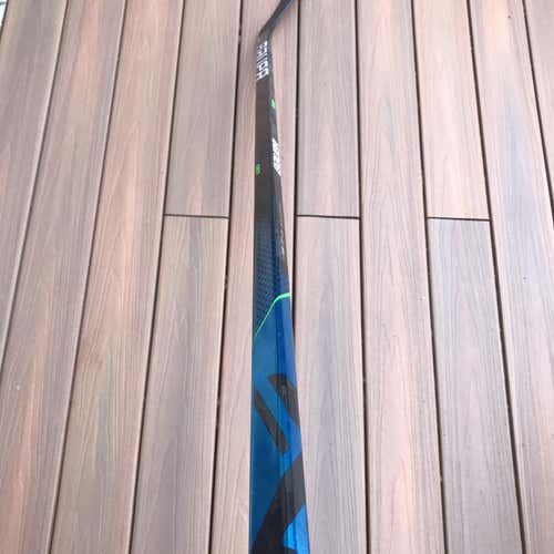 Senior Right Nexus Geo 77 Flex P28 Hockey Stick