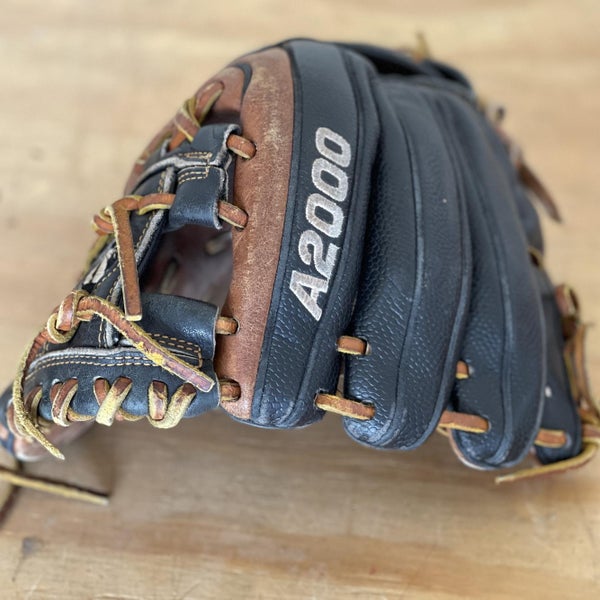 Brown Adult Right Hand Throw A2000 11.25" Baseball Glove