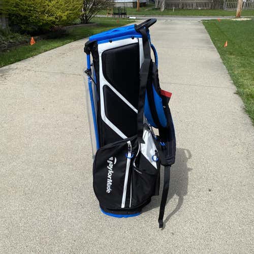New TaylorMade Flextech Lite Carry Bag