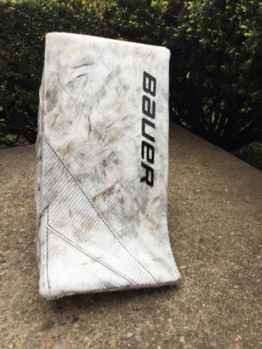 White Used Intermediate Bauer Regular Supreme S29
