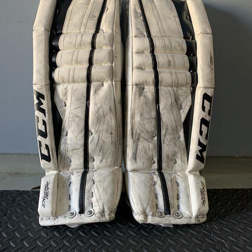 White Junior 28" CCM Extreme Flex II 760  Goalie Leg Pads