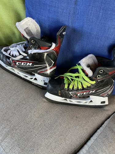 Used Junior CCM JetSpeed FT2 Hockey Skates Size 5.5