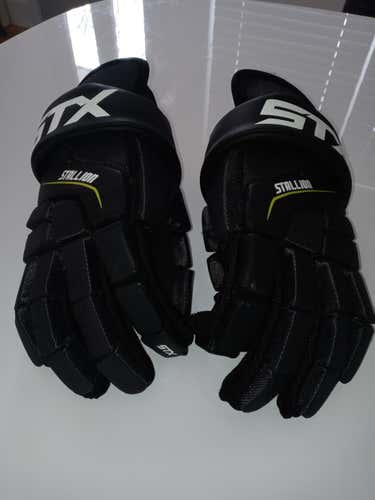 Youth Large Black Used Player's STX Stallion 200 Lacrosse Gloves
