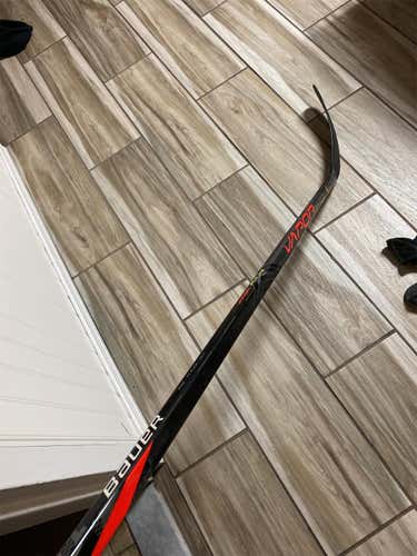 BAUER VAPOR FLYLITE P92 GRIP 77 FLEX RIGHT HANDED GRIP