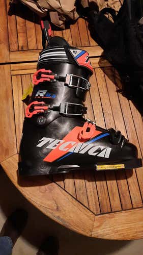 New Technica 9.3 Boots 27.0, 130 Flex