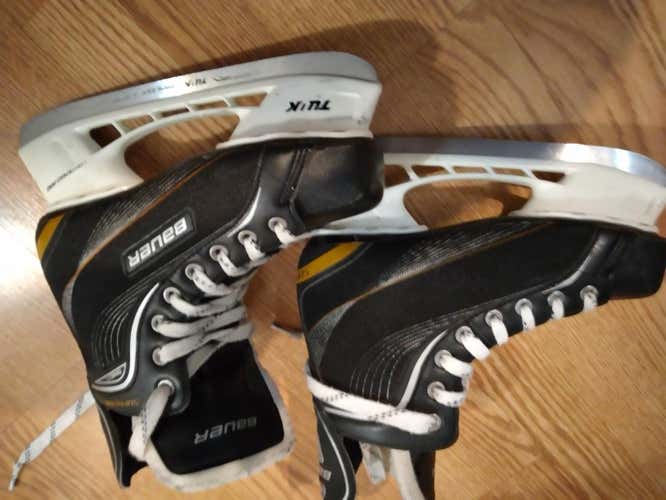Used Junior Bauer Supreme One20 Hockey Skates Regular Width Size 5