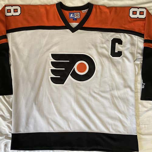 Philadelphia Flyers Eric Lindros XL White Jersey. Starter Brand.