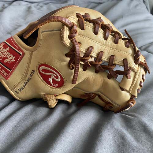 Really Good Formed Rawlings Gamer High School/College Right Hand Throw Gamer 11.5" Baseball Glove