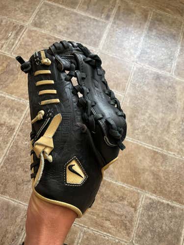 Black High School/College Pitcher's Diamond Elite Pro 11.5" Baseball Glove
